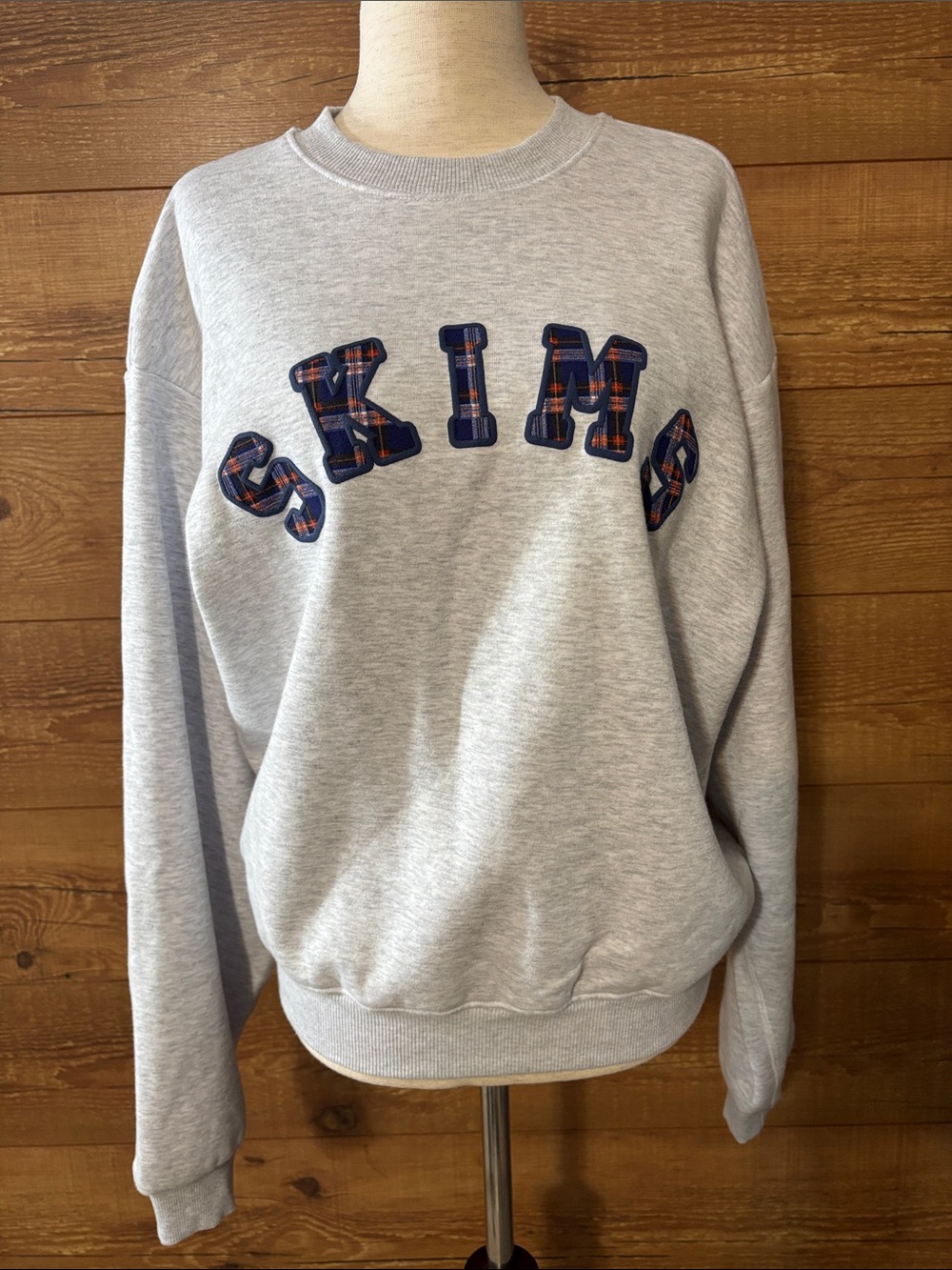 SKIMS NWT sz M Light Gray Crewneck Sweatshirt with Plaid Arched Logo